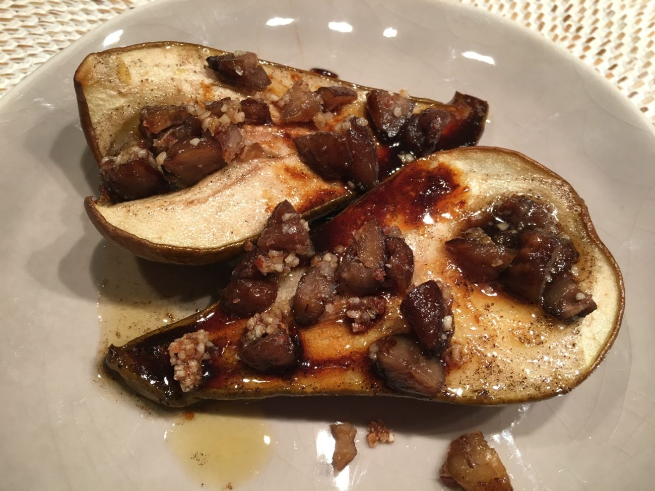 Baked pears with crunchy chestnuts