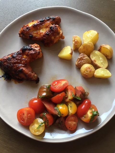 Crispy chicken wings and tomato salad